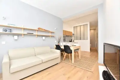 Coin salon dans l'établissement GoodGuest-Appartement Design et Cosy Batignolles
