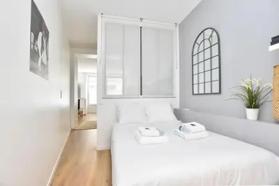Un ou plusieurs lits dans un hébergement de l'établissement GoodGuest-Appartement Design et Cosy Batignolles