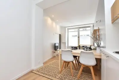 Cuisine ou kitchenette dans l'établissement GoodGuest-Appartement Design et Cosy Batignolles
