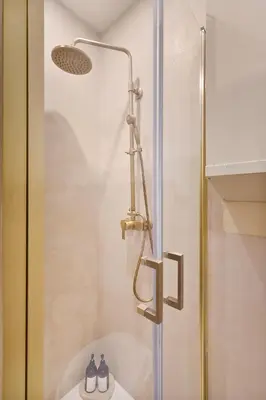 Salle de bains dans l'établissement Appartement lumineux Marais 2 chambres