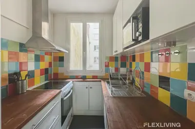 Cuisine ou kitchenette dans l'établissement Flexliving - whole flat - Verdun