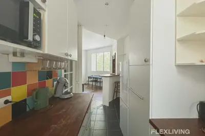 Cuisine ou kitchenette dans l'établissement Flexliving - whole flat - Verdun