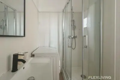 Salle de bains dans l'établissement Flexliving - room - Lemoine