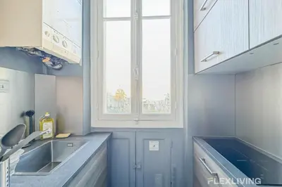 Cuisine ou kitchenette dans l'établissement Flexliving - whole flat - Felix Faure