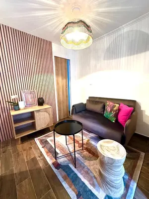 Coin salon dans l'établissement Modern Apt near Montmarte 2 mins from metro Château Rouge
