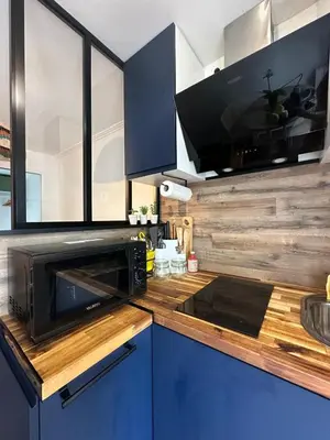 Cuisine ou kitchenette dans l'établissement Modern Apt near Montmarte 2 mins from metro Château Rouge