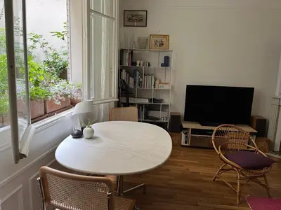 Télévision ou salle de divertissement dans l'établissement Comme une petite maison
