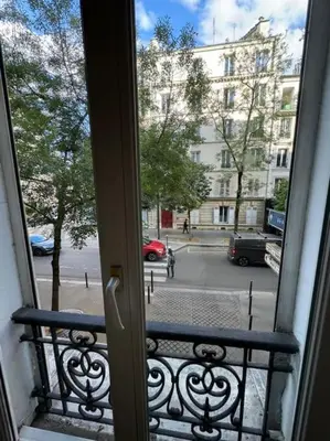 Balcon ou terrasse dans l'établissement Charmant Appartement Alésia