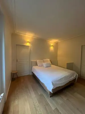 Un ou plusieurs lits dans un hébergement de l'établissement Charmant Appartement Alésia