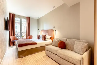 Un ou plusieurs lits dans un hébergement de l'établissement Suites FL By Sweett