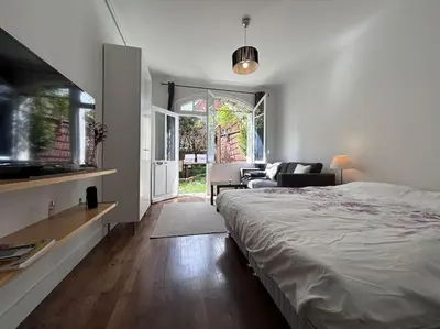 Un ou plusieurs lits dans un hébergement de l'établissement Superbe Studio dans villa avec entrée indépendante