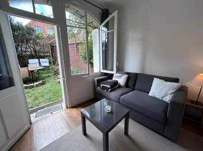 Coin salon dans l'établissement Superbe Studio dans villa avec entrée indépendante