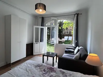 Coin salon dans l'établissement Superbe Studio dans villa avec entrée indépendante