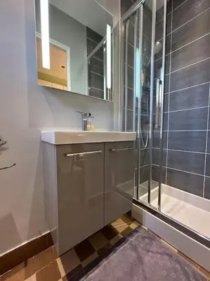Salle de bains dans l'établissement Superbe Studio dans villa avec entrée indépendante