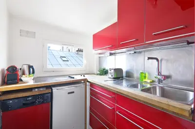 Cuisine ou kitchenette dans l'établissement Studio Appartement Quartier Saint-Michel Notre-Dame 2 Free Netflix
