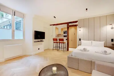 Télévision ou salle de divertissement dans l'établissement Saint-Honore - Sublime appartement 3 personnes