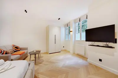 Télévision ou salle de divertissement dans l'établissement Saint-Honore - Sublime appartement 3 personnes
