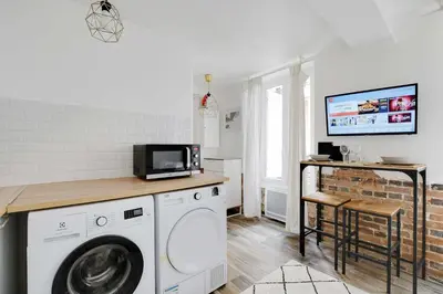 Cuisine ou kitchenette dans l'établissement Charming studio - 2P - Center of Paris