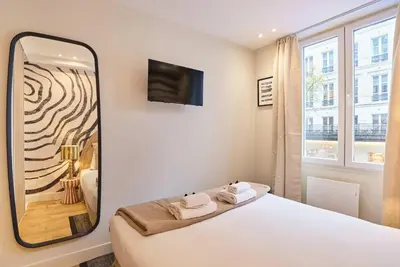 Un ou plusieurs lits dans un hébergement de l'établissement Charming flat in the heart of Paris