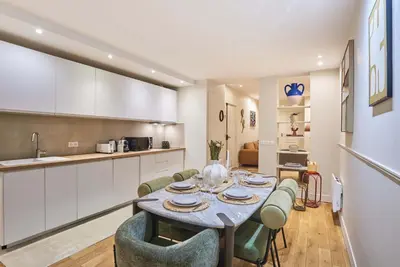 Cuisine ou kitchenette dans l'établissement Charming flat in the heart of Paris