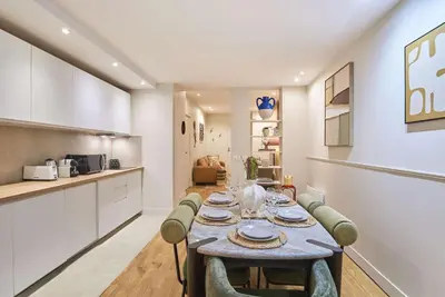 Cuisine ou kitchenette dans l'établissement Charming flat in the heart of Paris