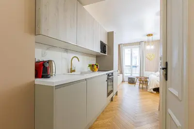 Cuisine ou kitchenette dans l'établissement Bluestay 159 - Charmant appartement à Paris 2