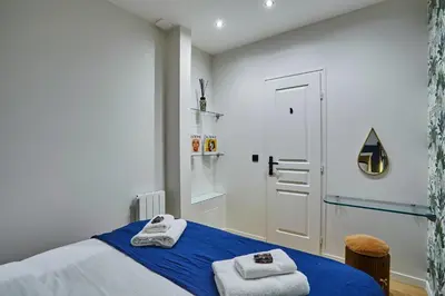 Un ou plusieurs lits dans un hébergement de l'établissement Apartment in the Center of Paris by studioprestige