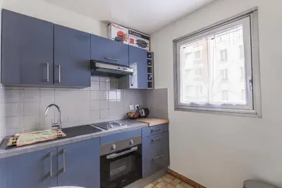 Cuisine ou kitchenette dans l'établissement Cosy family flat