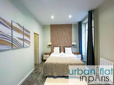 Un ou plusieurs lits dans un hébergement de l'établissement Urban Flat 63 - Beautiful 3 Bedroom Flat Champs-Elysees