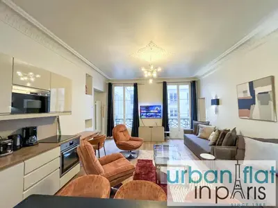 Télévision ou salle de divertissement dans l'établissement Urban Flat 63 - Beautiful 3 Bedroom Flat Champs-Elysees