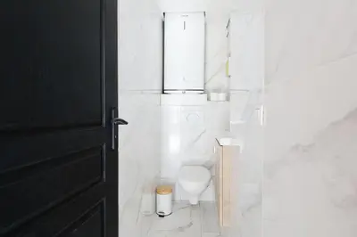 Salle de bains dans l'établissement Bluestay 130 - Charmant appartement à Paris 2