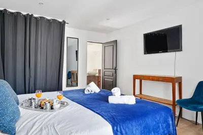 Un ou plusieurs lits dans un hébergement de l'établissement Bluestay 130 - Charmant appartement à Paris 2