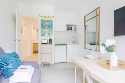 Cuisine ou kitchenette dans l'établissement Wonderful studio - 2P - Neuilly-sur-Seine