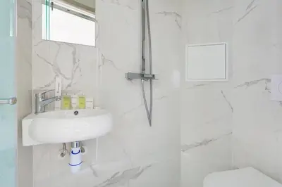 Salle de bains dans l'établissement Bluestay 291 - Studio Cozy à Paris