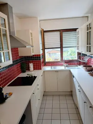 Cuisine ou kitchenette dans l'établissement Epsilona, 2 min to Paris 13 Balcony Parking