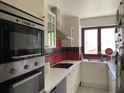 Cuisine ou kitchenette dans l'établissement Epsilona, 2 min to Paris 13 Balcony Parking