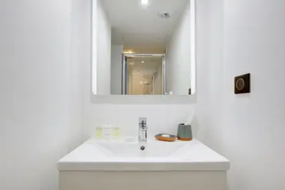 Salle de bains dans l'établissement Bluestay 292 - Superbe appartement à Paris 17