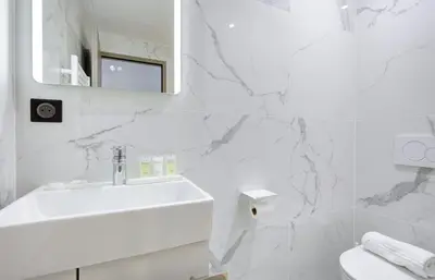 Salle de bains dans l'établissement Bluestay 292 - Superbe appartement à Paris 17