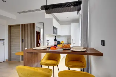 Cuisine ou kitchenette dans l'établissement Bluestay 294 - Superbe appartement à Paris 17