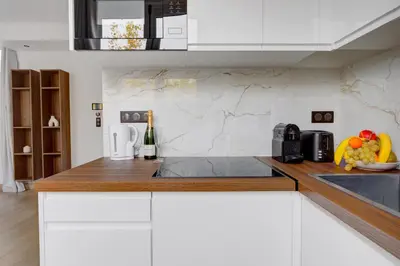 Cuisine ou kitchenette dans l'établissement Bluestay 294 - Superbe appartement à Paris 17