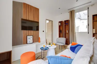 Télévision ou salle de divertissement dans l'établissement Bluestay 296 - Superbe appartement à Paris 17
