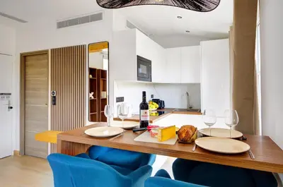 Cuisine ou kitchenette dans l'établissement Bluestay 296 - Superbe appartement à Paris 17