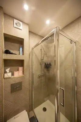 Salle de bains dans l'établissement Élysée Prestige
