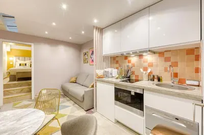 Cuisine ou kitchenette dans l'établissement Élysée Prestige