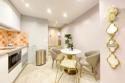 Cuisine ou kitchenette dans l'établissement Élysée Prestige