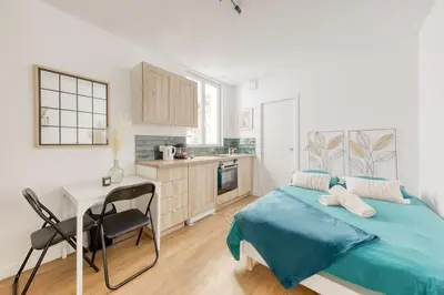 Cuisine ou kitchenette dans l'établissement Le Clichy Chic