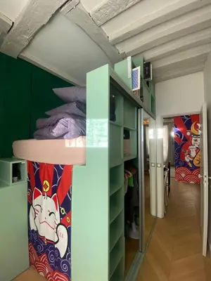 Un ou plusieurs lits superposés dans un hébergement de l'établissement Appartement cosy à Saint Michel-Notre Dame Paris Center