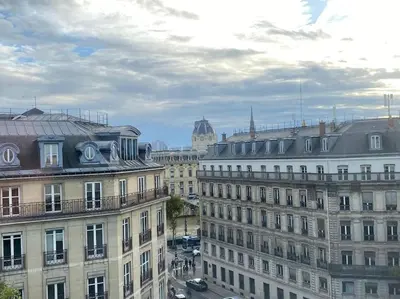 Vue générale sur Paris ou vue de la ville depuis l'appartement