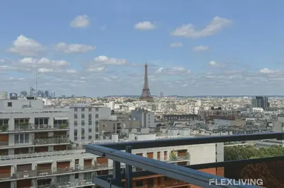 Vue générale sur Paris ou vue de la ville depuis la maison de vacances
