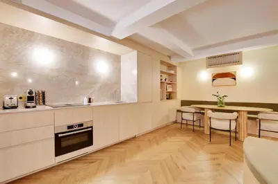 Cuisine ou kitchenette dans l'établissement ONIRI - Serviced Apartment in Place Vendôme